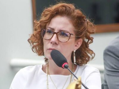 Zambelli diz que está fora do Brasil, cita tratamento médico e pede licença do mandato após condenação