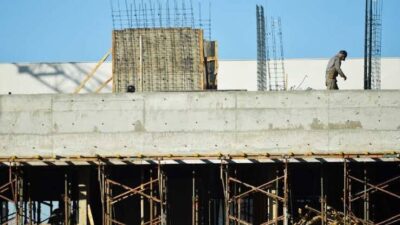 PAC enfrenta paralisações, cortes e críticas por falta de transparência em 2025