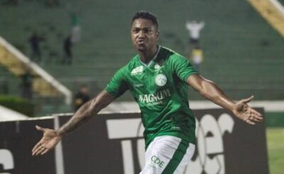 Com direito a camisa 9, Sampaio negocia com jogadores de clube carioca