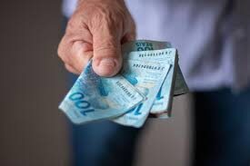 Saque extraordinário do FGTS: 3,4 milhões podem sacar até R$ 1.000 a partir deste sábado