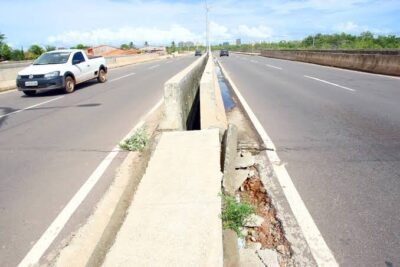 Estado e Município devem adotar medidas para corrigir falha na Avenida Quarto Centenário
