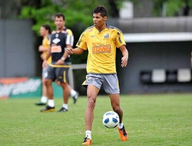 Sampaio fecha com zagueiro para o Brasileirão