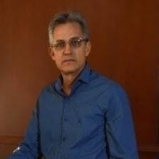 DITADOR DE TIMBIRAS COMPROU NO ANO PASSADO VASSOURAS DE PALHA POR 14, REAIS CADA