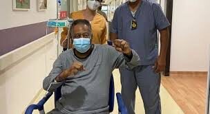 Pelé: O Rei recebe alta após ser internado em São Paulo para tratamento contra tumor no cólon