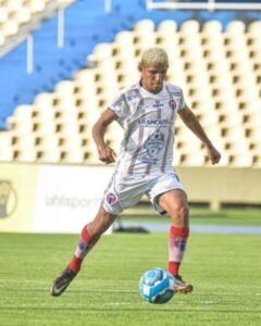 MAC vence TEC e garante classificação