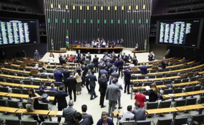 Câmara ignora STF e aprova aumento no número de deputados