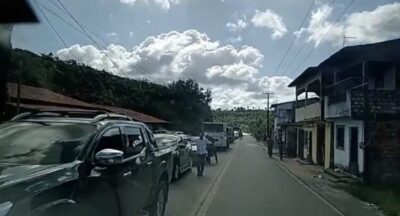 Sexta feira de filas quilométricas para embarcar no ferry boat no Cujupe