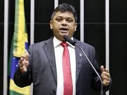 Márcio Jerry pede respeito à lei do piso salarial da enfermagem