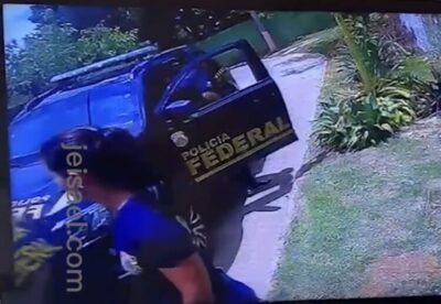 Veja como ficou o carro da PF atingido por tiros de fuzil disparados por Roberto Jefferson