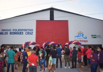 Inaugurada, em Nina Rodrigues, quadra coberta poliesportiva financiada com emenda do deputado Hildo Rocha