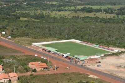 INAUGURADO: Prefeito Adailton pediu e Hildo Rocha destinou recursos para construção de um estádio de futebol em Fernando Falcão
