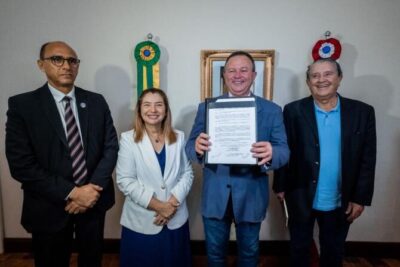 Iracema Vale participa da cerimônia de assinatura da MP que institui o Programa Casa de Esperança