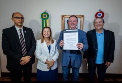 Iracema Vale participa do ato de assinatura da MP que institui programa ‘Casa Esperança’