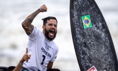 Italo Ferreira ganha primeiro ouro do surfe e do Brasil na Olimpíada