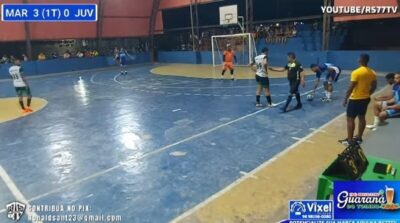 Homem invade quadra de futsal para matar desafeto em Itapecuru-Mirim, mas a arma de fogo falhou; veja vídeo
