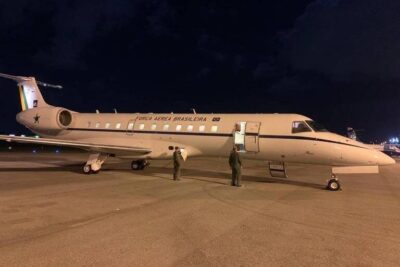 Governo empresta aviões da FAB ao STF e põe lista de passageiros em sigilo por 5 anos