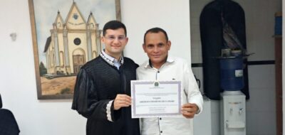 Juiz eleitoral Queiroga Filho diploma o vereador eleito Dedé em Barra do Corda