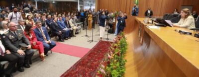 Carlos Brandão apresenta perspectivas de novos investimentos durante entrega da Mensagem Governamental à Alema