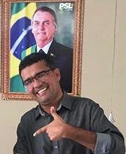 Lahesio faz desabafo sobre Bolsonaro e diz que não bajula: “eu voto nele, mas adoro só a Deus”