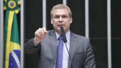 Deputados que assinam o PL da Anistia se associam a organização criminosa, diz Lindbergh