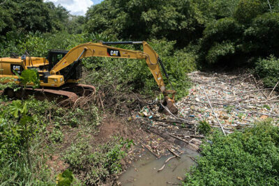 Prefeitura de Ribamar recolhe 22 toneladas de lixo no rio Ubatuba