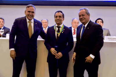 O presidente SEBRAE: Celso Gonçalo é homenageado nacionalmente com medalha da CNI