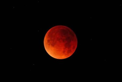 Maior eclipse lunar do século, ‘lua de sangue’ acontece na próxima sexta e poderá ser visto do Brasil