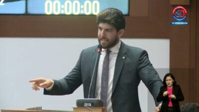 Em discurso na Alema, Davi Brandão enquadra Othelino Neto e faz convite para visitarem obras do governador Carlos Brandão