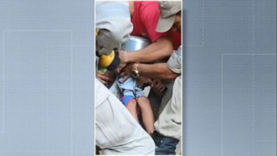 Menino de apenas 5 anos prende a cabeça em panela de pressão e é socorrido por Bombeiros