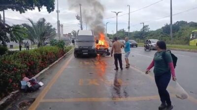 Vídeo: Colisão entre veículos resulta em incêndio em frente à rodoviária em São Luís