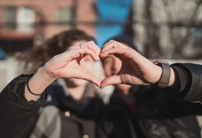 No Dia dos Namorados, Geração Z escolhe o amor-próprio e relações fora dos moldes tradicionais