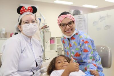 Crianças da ONG “Meninas de Deus” realizaram sonho com atendimento odontológico e lanche especial no shopping.