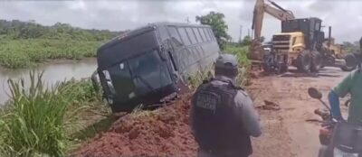Ônibus que carregava grupo de evangélicos tomba às margens da MA-014 em Vitória do Mearim