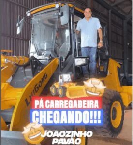 Prefeito Joãozinho Pavão recebe nova pá carregadeira para reforçar os serviços na infraestrutura de Santa Helena