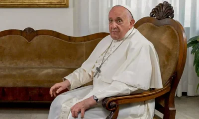 Papa Francisco tem noite tranquila, mas quadro continua crítico, informa Vaticano