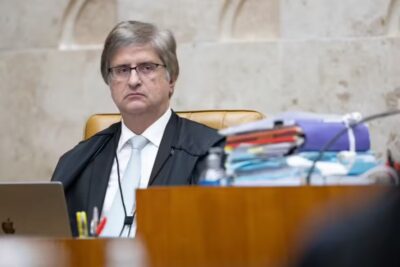 PGR defende que Dino e Zanin podem participar de julgamento de denúncia contra Bolsonaro