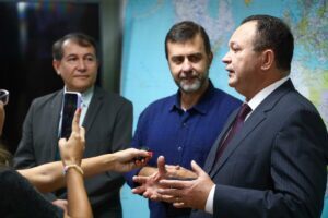 Coluna Aparte – Paulo Matos, fica
