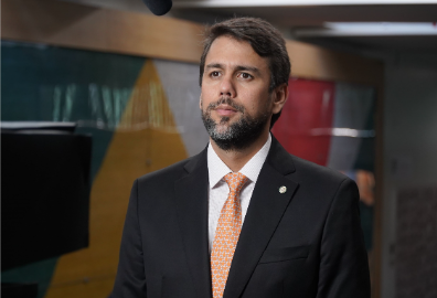 Pedro Lucas Fernandes critica recomendação do Ibama que rejeita pesquisa na Margem Equatorial