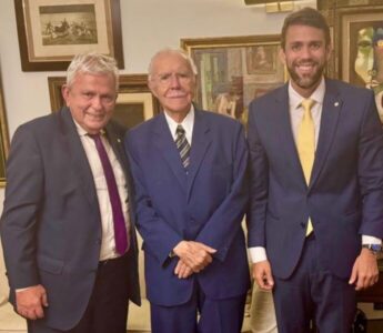 Pedro Fernandes e Pedro Lucas visitam o ex-presidente José Sarney