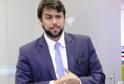 Apesar do teatro do União Brasil, Pedro Lucas vai para as Comunicações
