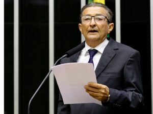 Coletivo Gonçalo propõe benefício emergencial de R$2824 para pescadores afetados pela seca no Norte e Nordeste