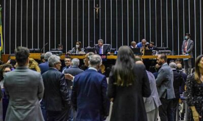 Câmara dos Deputados aprova urgência para piso salarial da enfermagem