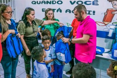 Tuntum: Prefeito Fernando Pessoa realiza entrega de fardamentos e kit escolar