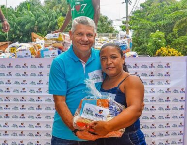 Icatu: Prefeito Walace Azevedo distribui cestas básicas reforçadas para famílias da Zona Rural