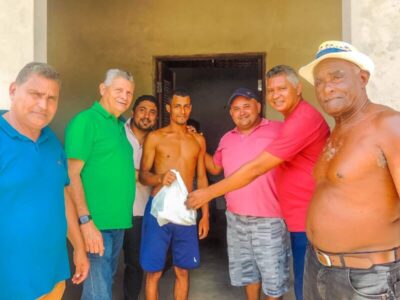 Icatu: Prefeito Walace Azevedo e Primeira-Dama Natália Azevedo realizam entrega de peixes para a população da cidade