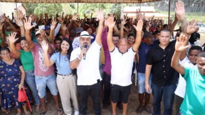Vereador Elizeu de Tantan e Ana Lívia são recebidos por multidão no Povoado Paraíso