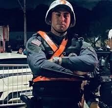 Policial militar é baleado enquanto trocava pneu de carro em borracharia