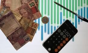 Número de famílias endividadas cai pelo segundo mês consecutivo