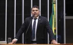 Com ascensão de Pedro Lucas a Ministério, Ivan Júnior permanecerá no mandato de deputado federal