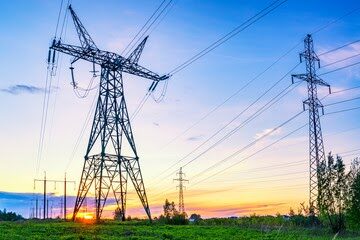 Distribuidora de energia elétrica deve retirar poste de terreno alheio